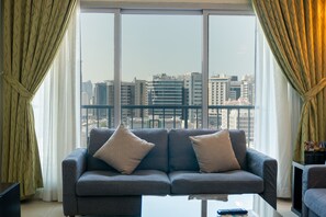 Deluxe Apartment, 1 Bedroom, City View | Living area