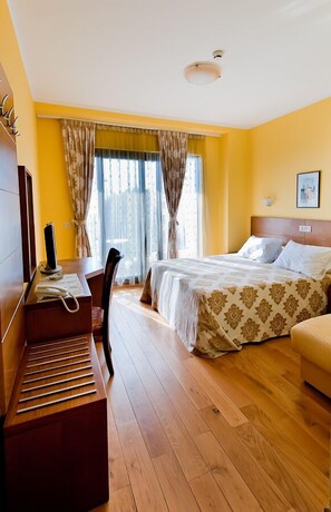 迷你吧、免費搖籃/嬰兒床、折疊床/加床、免費無線上網