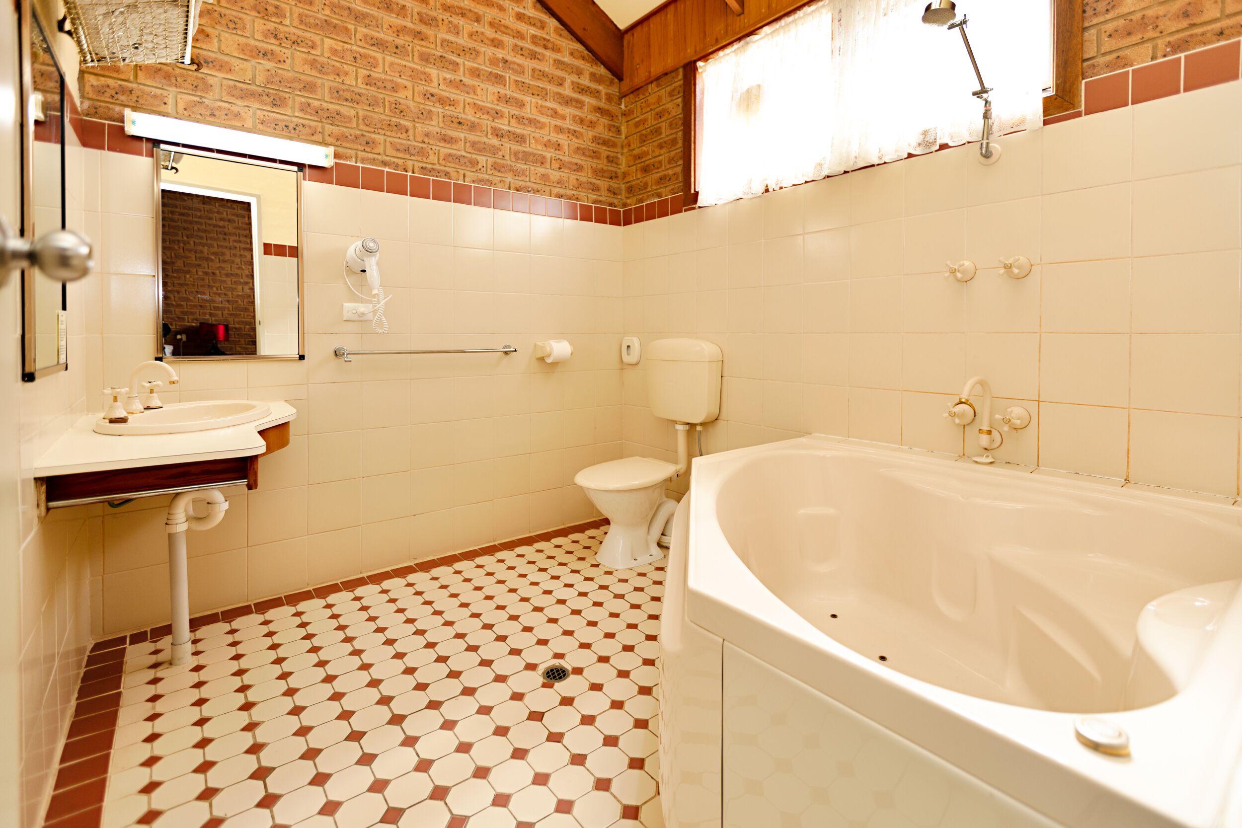 高級寝具、アイロン / アイロン台、WiFi (無料)、ベッドシーツ