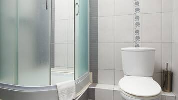 Double Room, Balcony | Bathroom | Shower, towels, shampoo