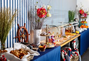 Petit déjeuner buffet (25 PLN par personne)