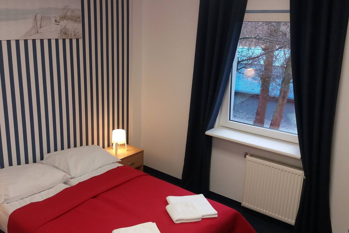 Doppia Comfort (with Twin bed) | Una scrivania, tende oscuranti, ferro/asse da stiro, Wi-Fi gratuito