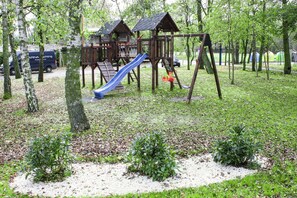 Children’s play area – outdoor