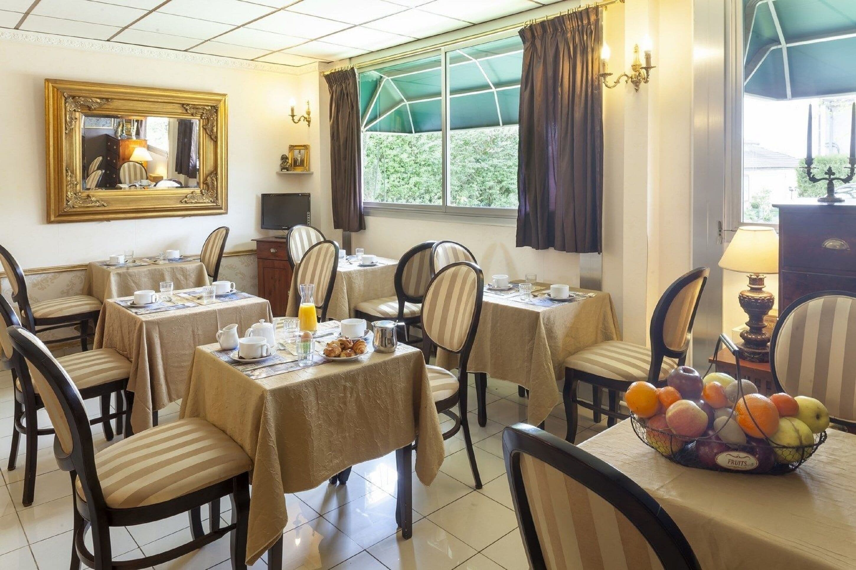 Daily buffet breakfast (EUR 10.5 per person)