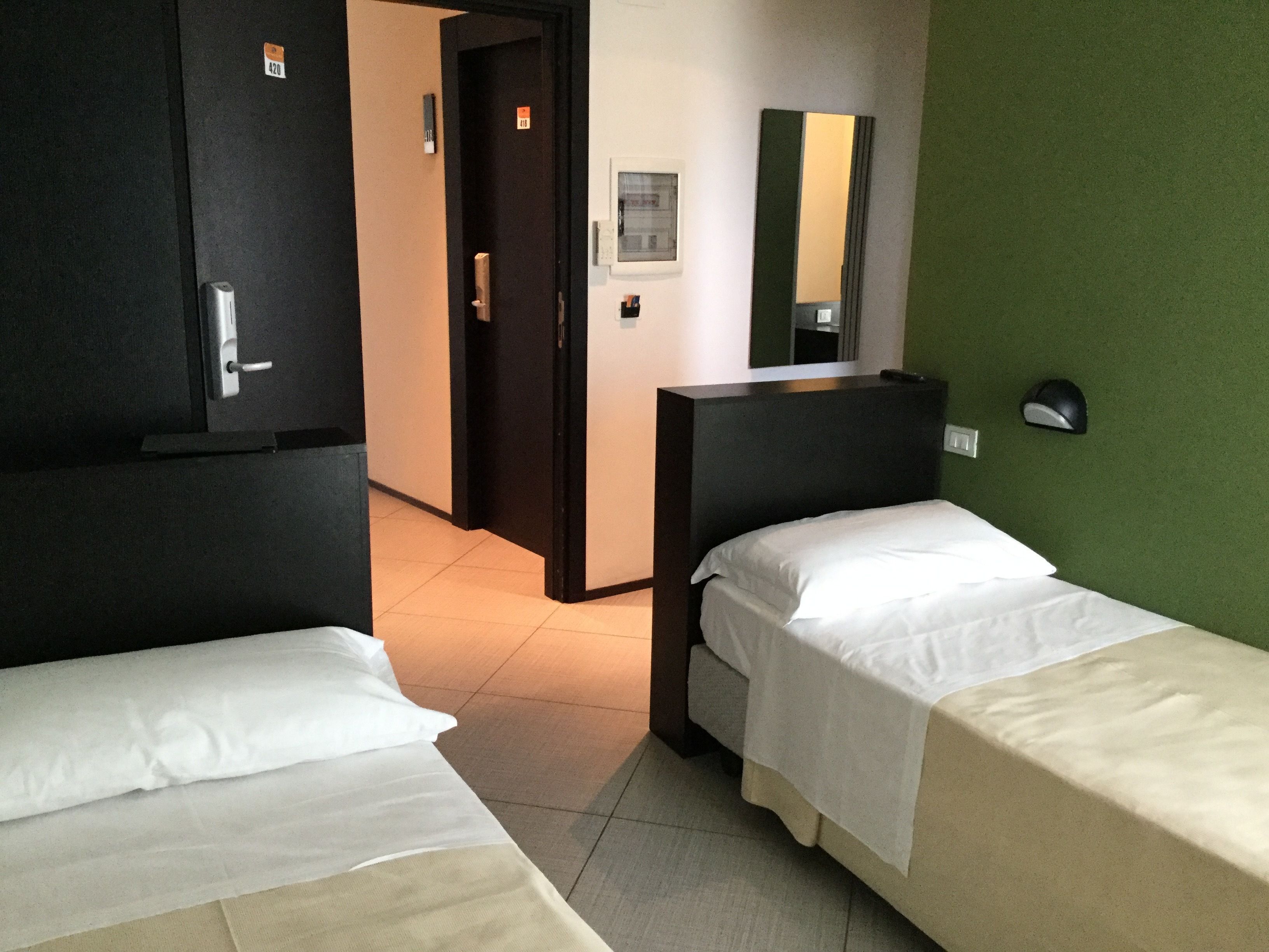 quadruple room | in-room safe, desk, free wifi, bed sheets