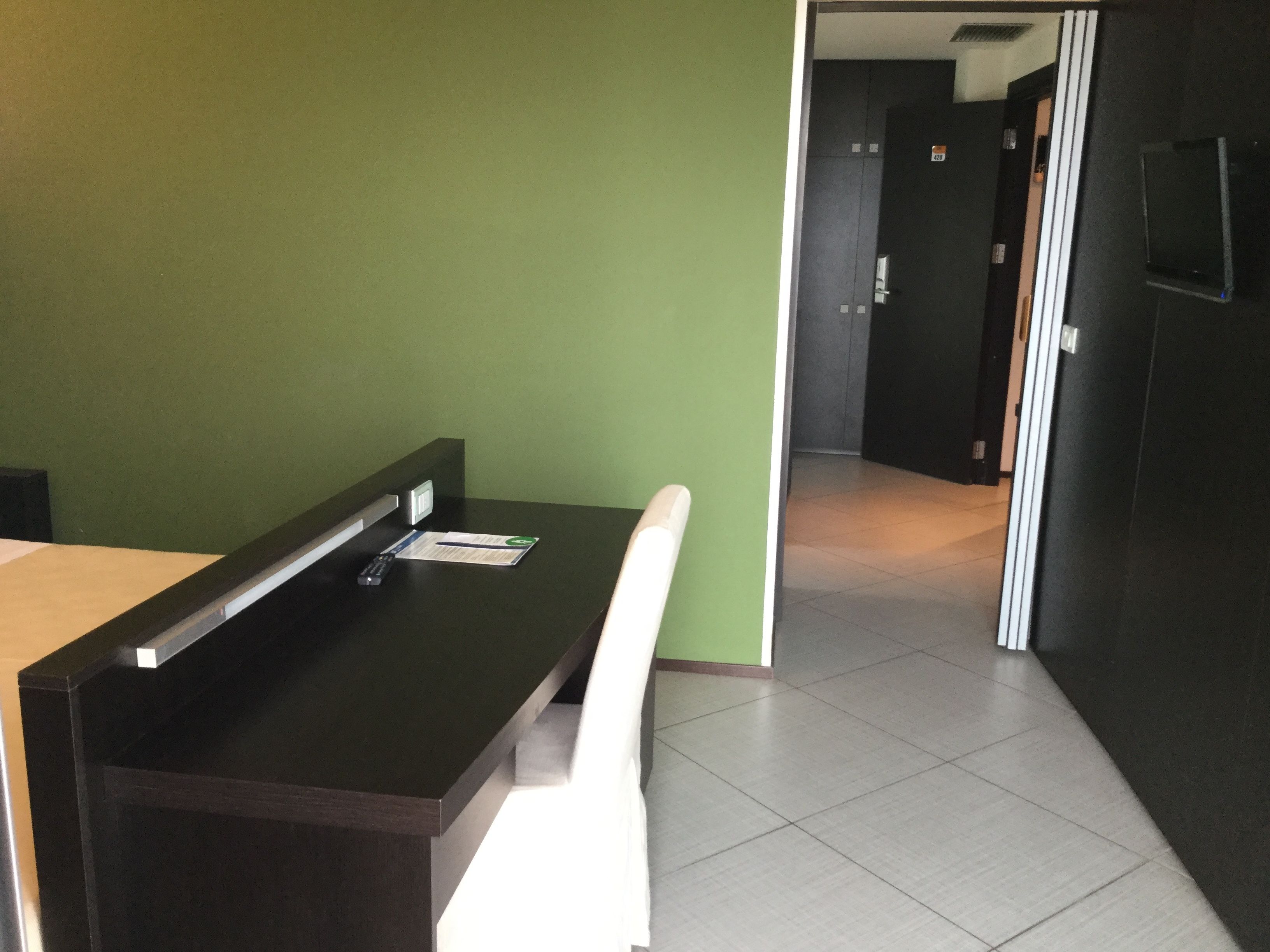 quadruple room | in-room safe, desk, free wifi, bed sheets