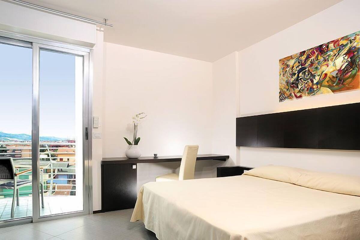 in-room safe, desk, free wifi, bed sheets