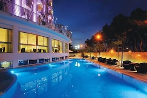 Outdoor pool, open 9:30 AM to 7:30 PM, pool loungers