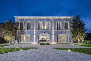 Façade de l’hébergement - soirée/nuit