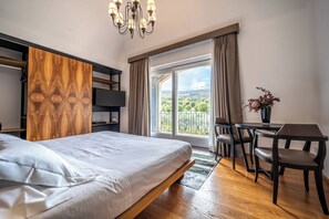Premium bedding, down comforters, memory foam beds, minibar - Villa Neri Resort & Spa (Linguaglossa)