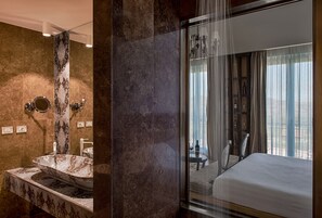 Junior Suite | Premium bedding, down comforters, memory foam beds, minibar