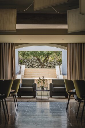 Se sirven desayunos y cocina italiana (con vistas a la piscina) 