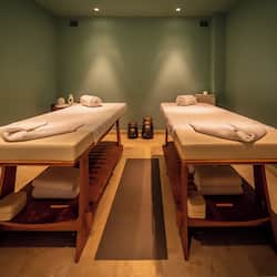 Couples treatment room(s), sauna, hot tub, steam room