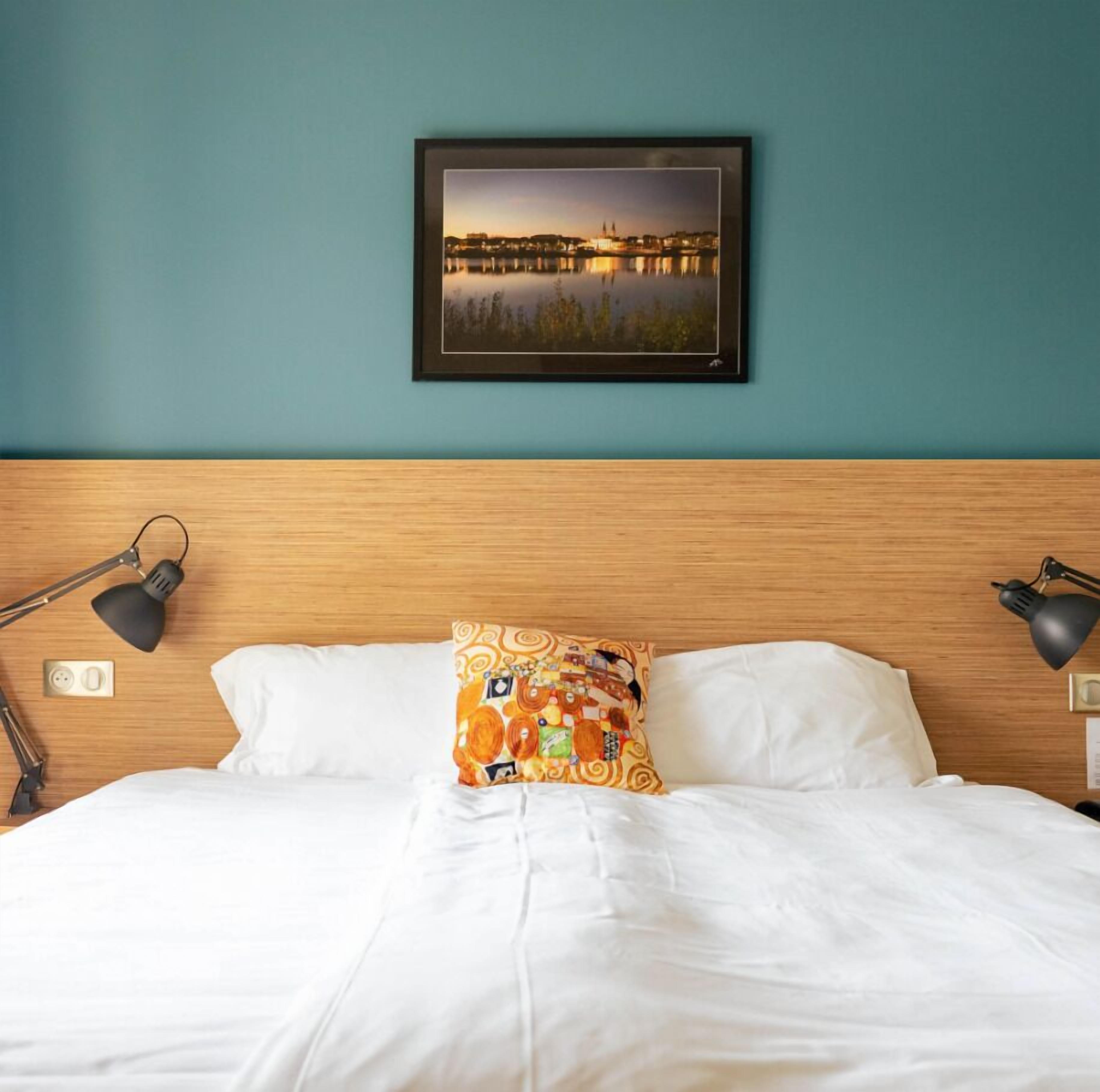 chambre supérieure vue rivière | desk, soundproofing, free wifi, bed sheets