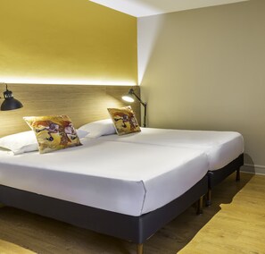 Chambre Lits jumeaux/Twin3 Côté Cour | Schreibtisch, schallisolierte Zimmer, kostenloses WLAN, Bettwäsche