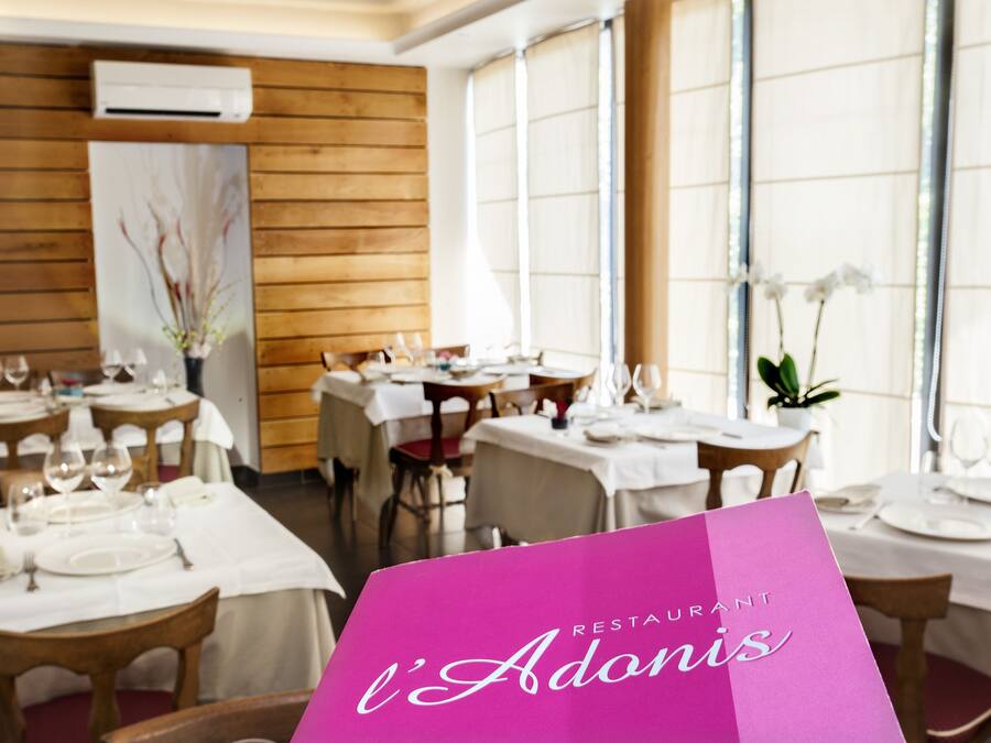 供应早餐、午餐和晚餐,法国菜