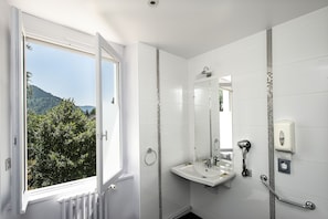 Free toiletries, towels