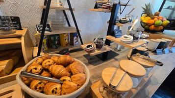 Desayuno buffet todos los días (con cargo)