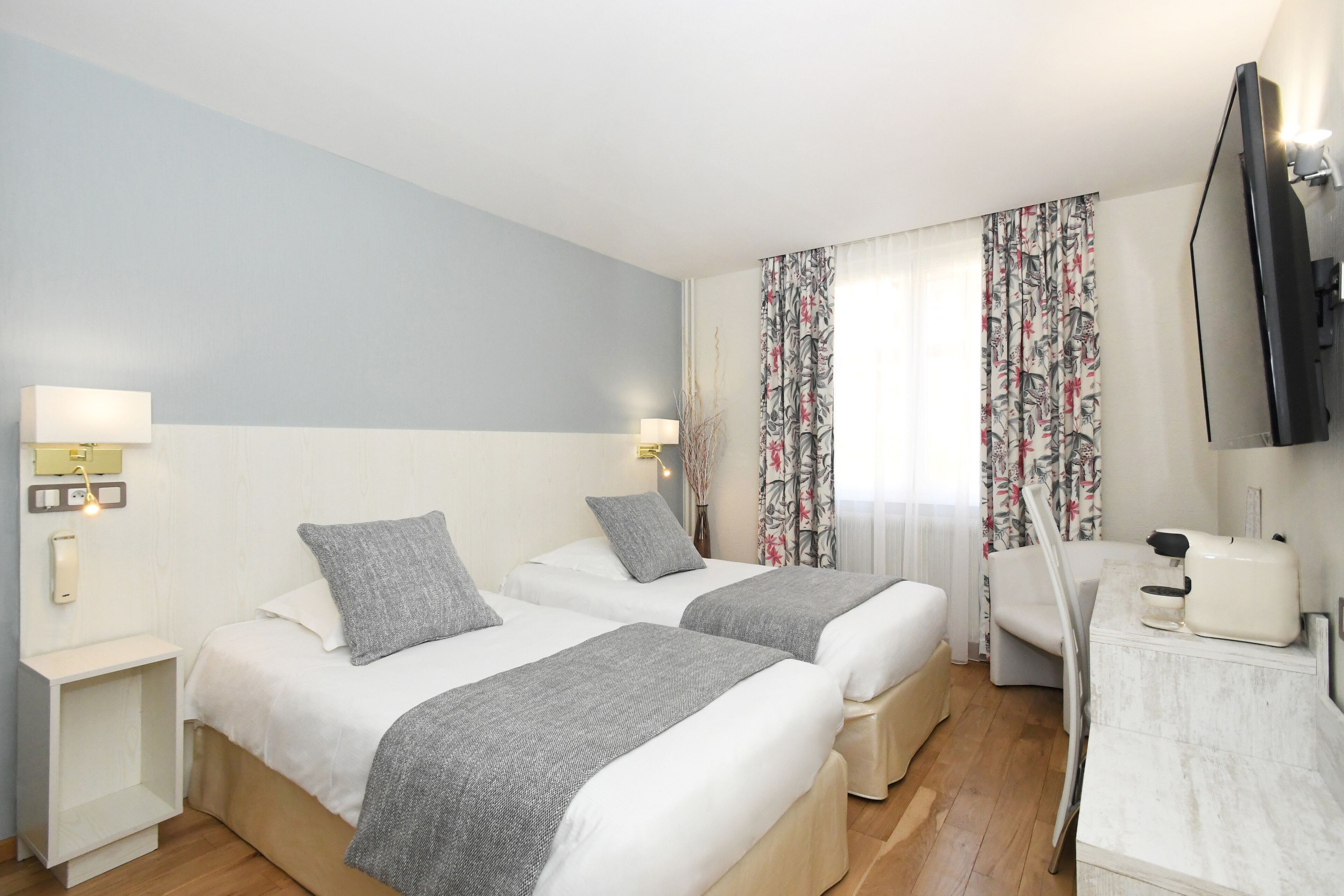 superior twin room | in-room safe, individually furnished, desk, soundproofing