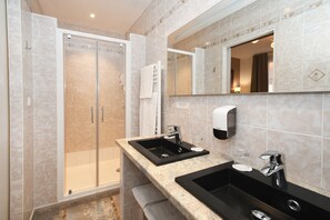 Family Room | Bathroom