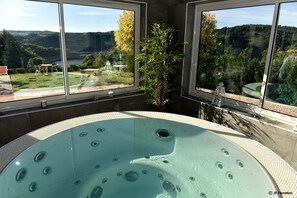 Bain à remous intérieur