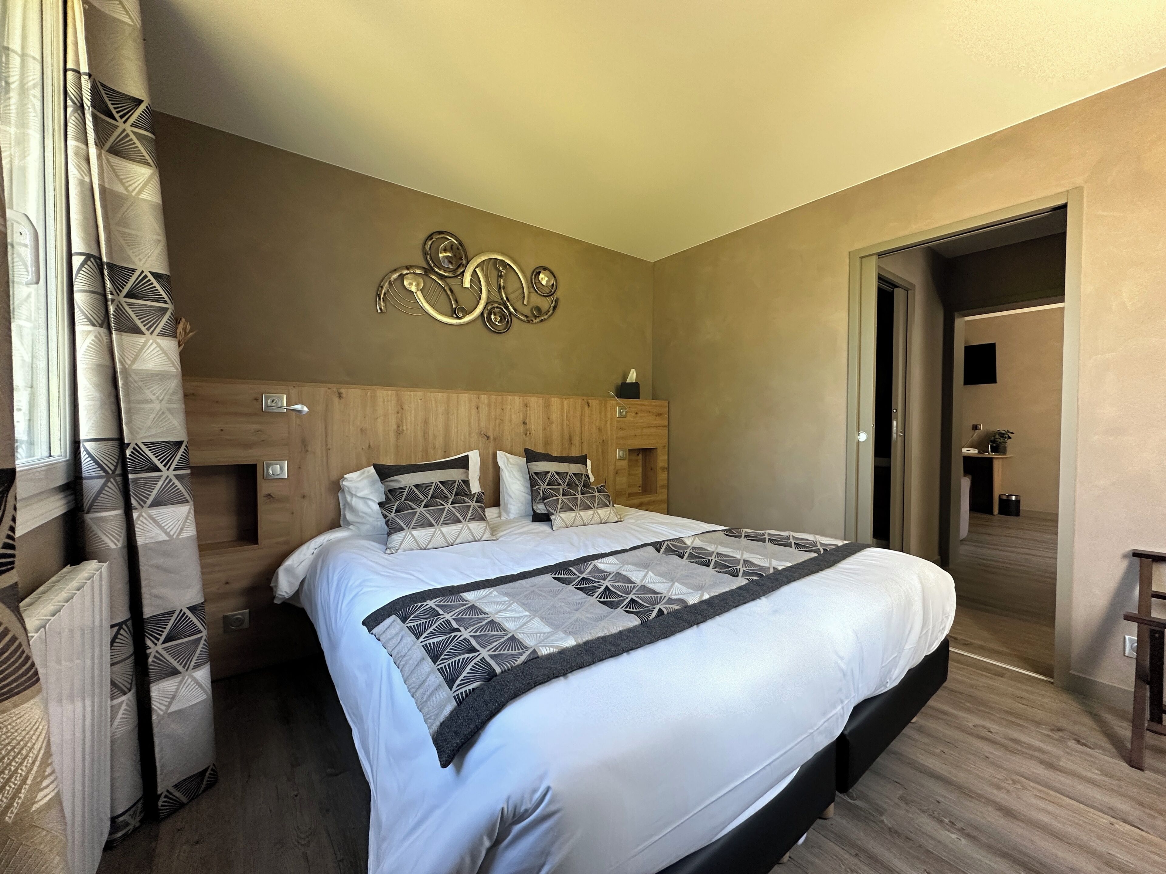 Estudio superior | Decoración personalizada, insonorización, wifi gratis y ropa de cama 