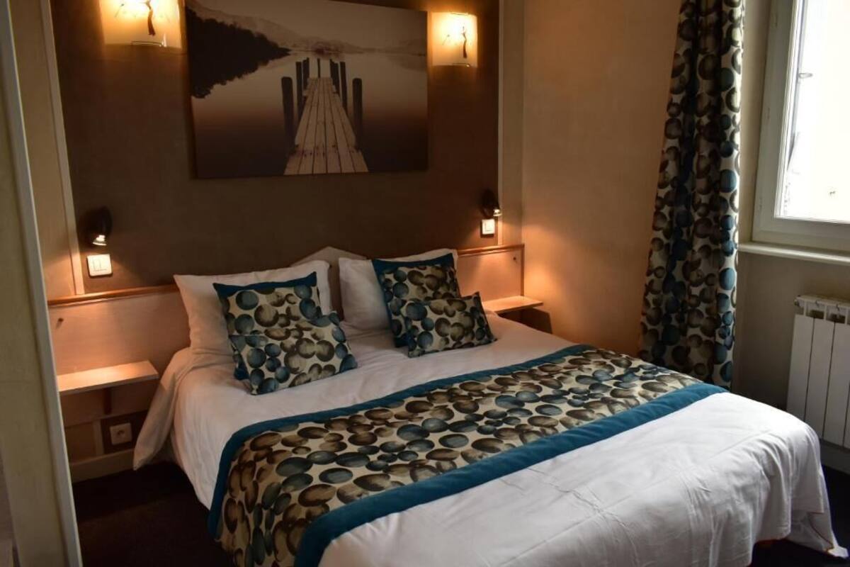 Soundproofing, WiFi (free), individually decorated, bed sheets