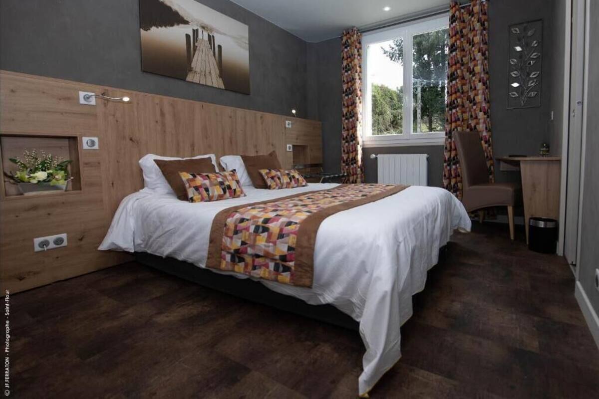 Soundproofing, WiFi (free), individually decorated, bed sheets
