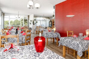 Frühstück, Mittagessen, Abendessen, regionale Küche