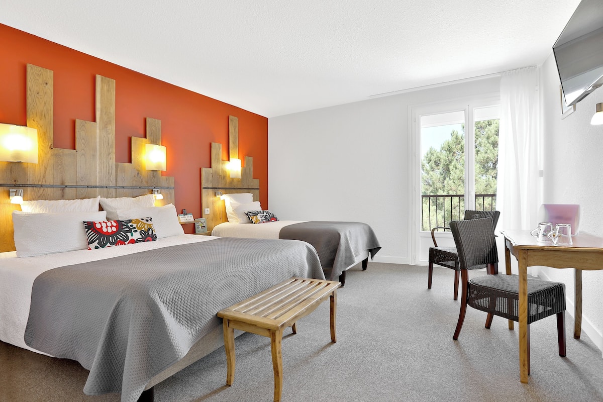 Habitación triple | Escritorio, wifi gratis, ropa de cama y acceso para silla de ruedas
