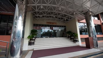 Pintu masuk hartanah