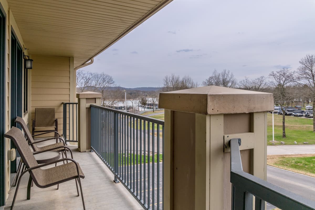 Suite Standard, 1 letto king con divano letto, non fumatori, vista lago | Vista balcone