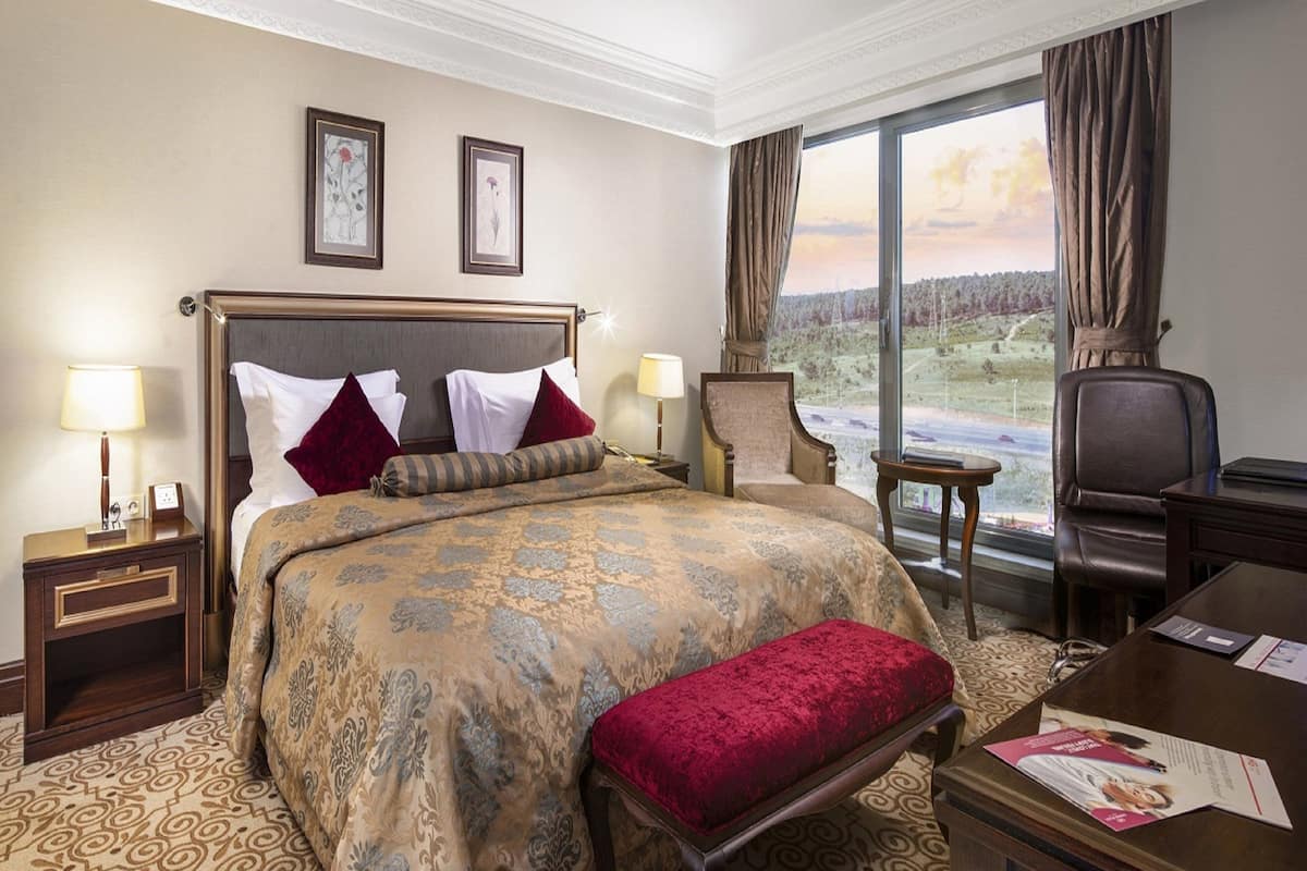 1 bedroom, premium bedding, down comforters, minibar