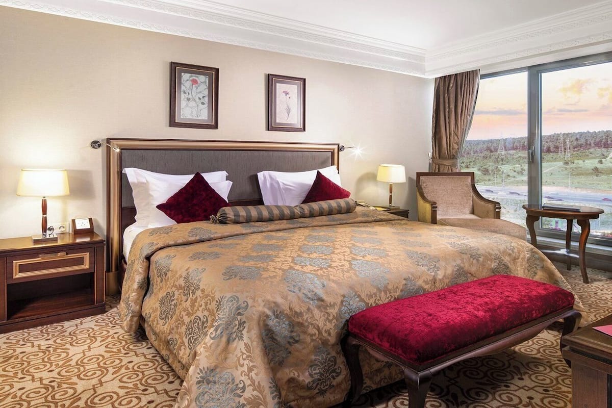 Premium bedding, down duvets, minibar, in-room safe
