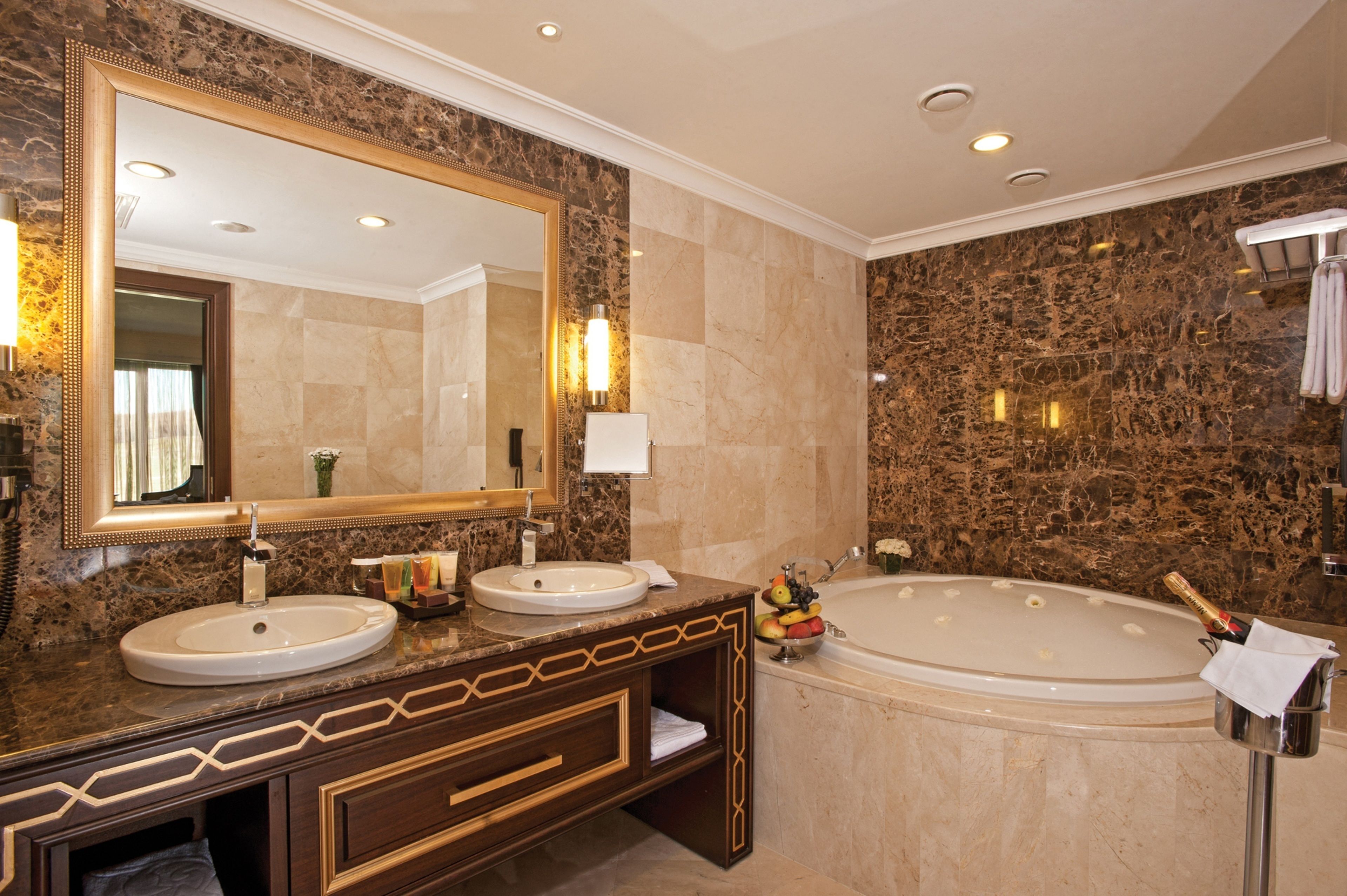 suite, 1 king bed (jakuzzi) | 1 bedroom, premium bedding, down duvets, minibar