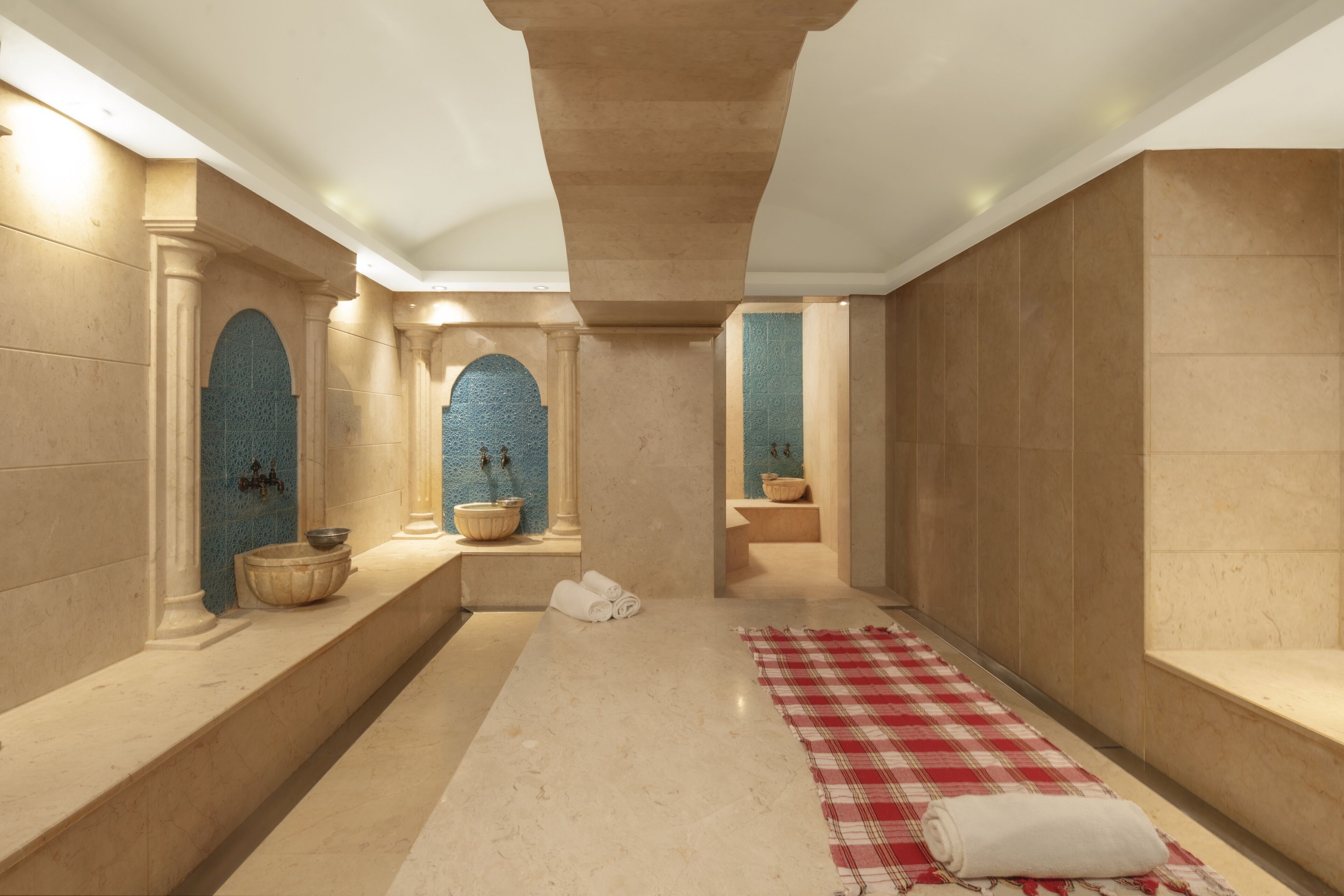 Türkisches Bad/Hamam, Maniküre und Pediküre, Massageanwendungen