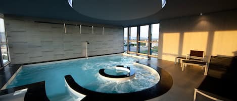 Indoor pool, sun loungers