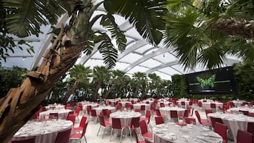 Aperto a colazione, pranzo e cena, cucina italiana