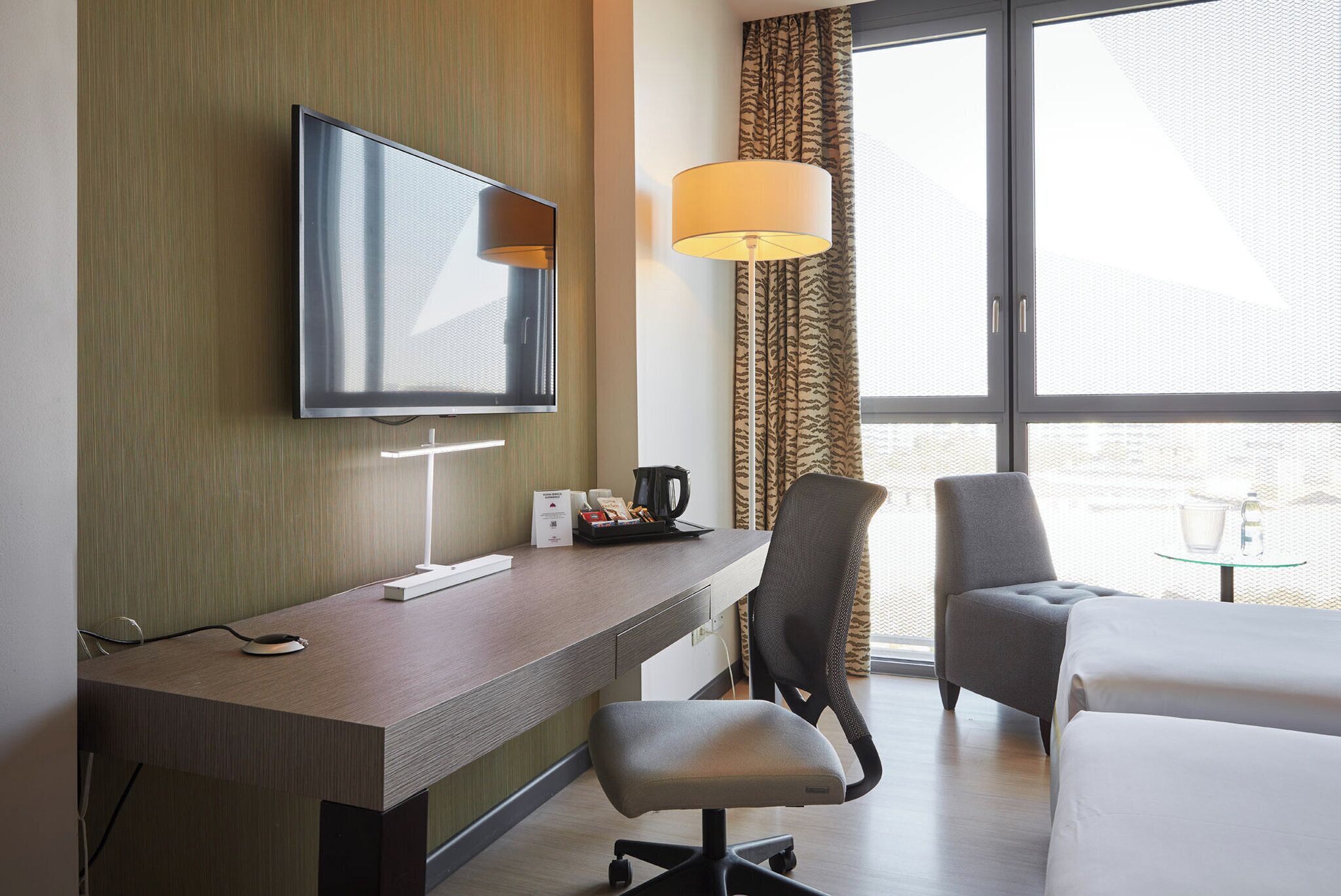 Habitación Premium, 2 camas individuales, para fumadores | Minibar, caja de seguridad en la habitación y escritorio 