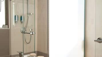 Ducha, secador de pelo, toallas