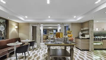 Morgenmadsbuffet hver dag (17.50 EUR pr. person)