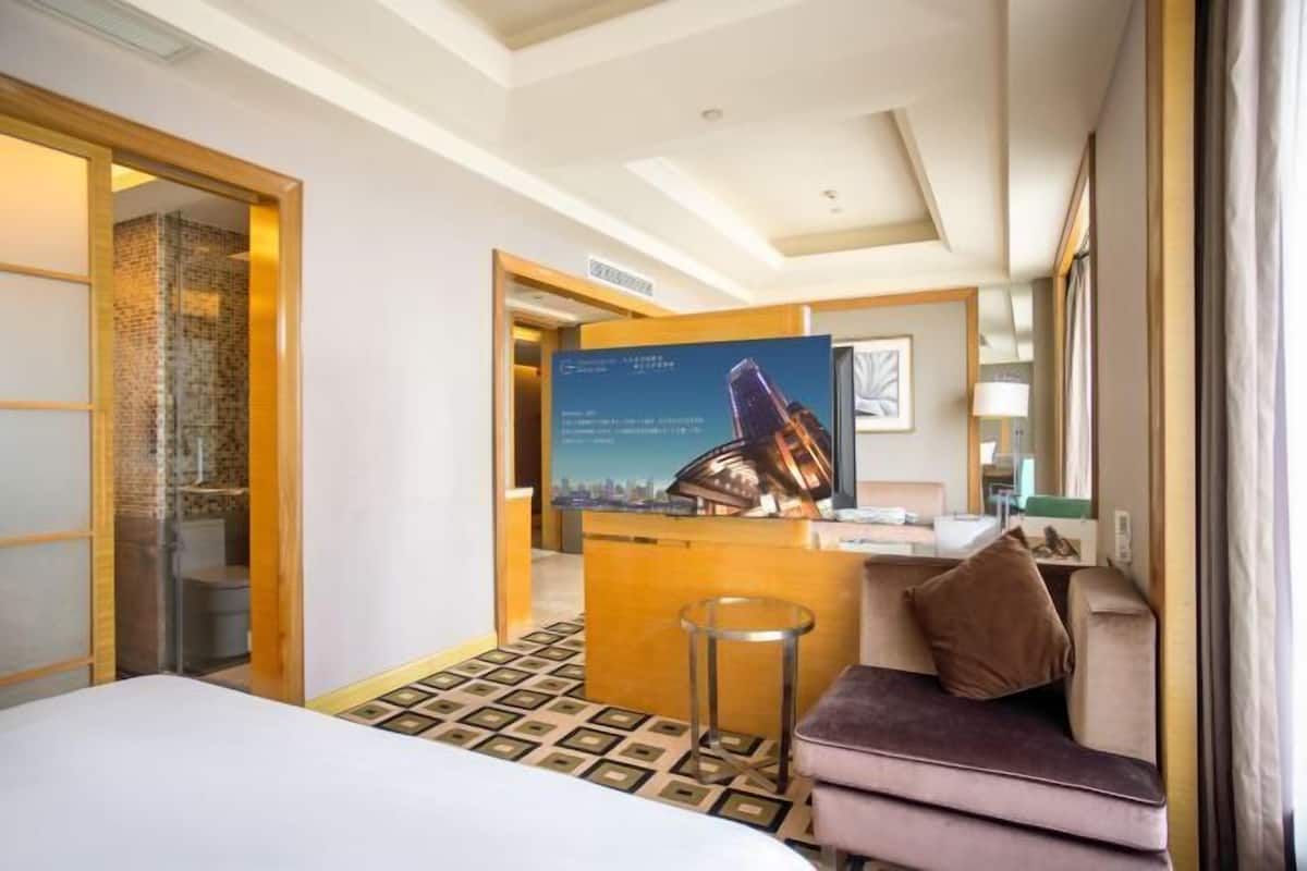 Hochwertige Bettwaren, Daunenbettdecken, Minibar, Zimmersafe