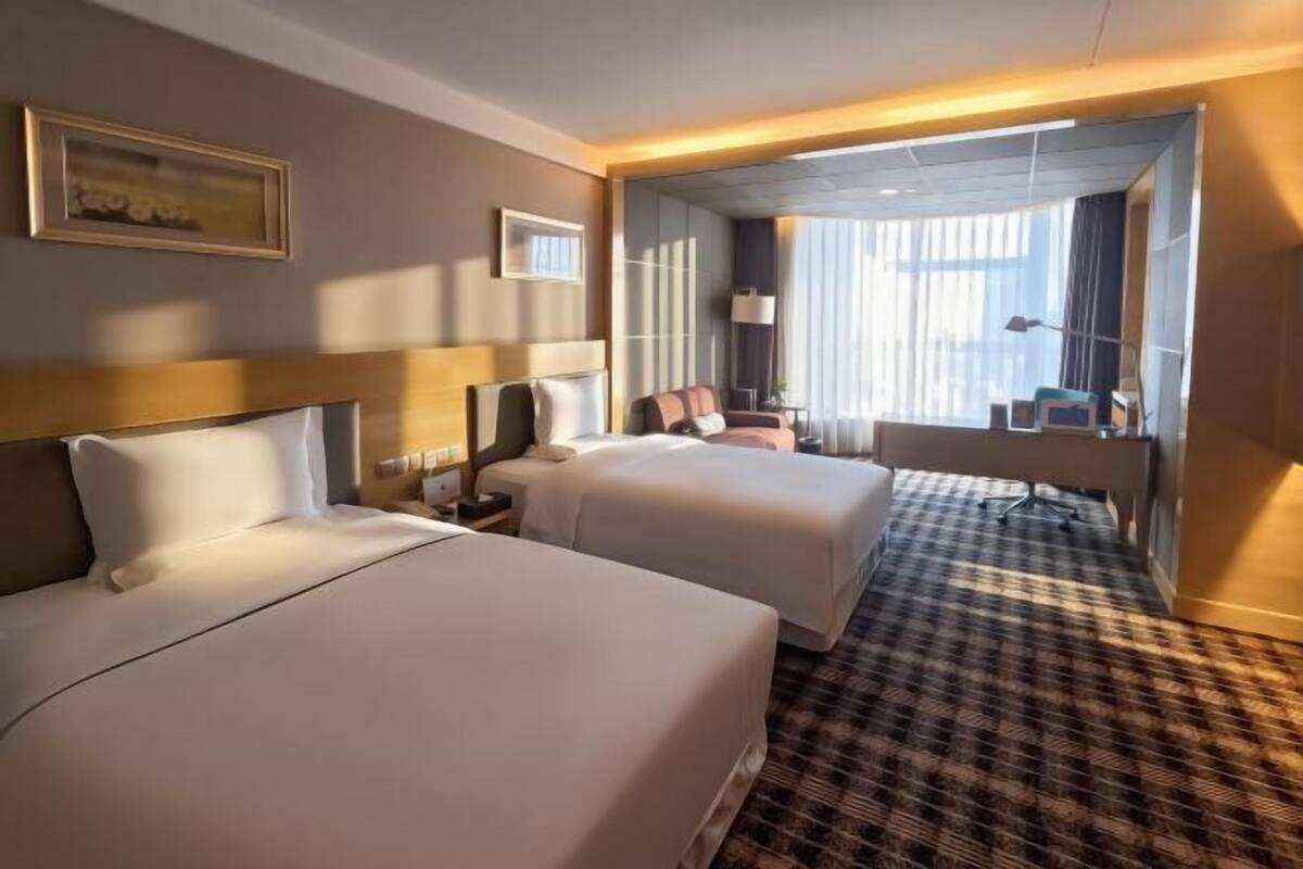 1 bedroom, premium bedding, down duvets, minibar
