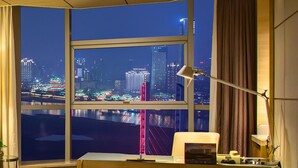 Deluxe Double Room Single Use, 1 Bedroom, River View | Living area | 37-inch LCD TV with satellite channels, TV - Grand Skylight International Hotel Nanchang (Nanchang)