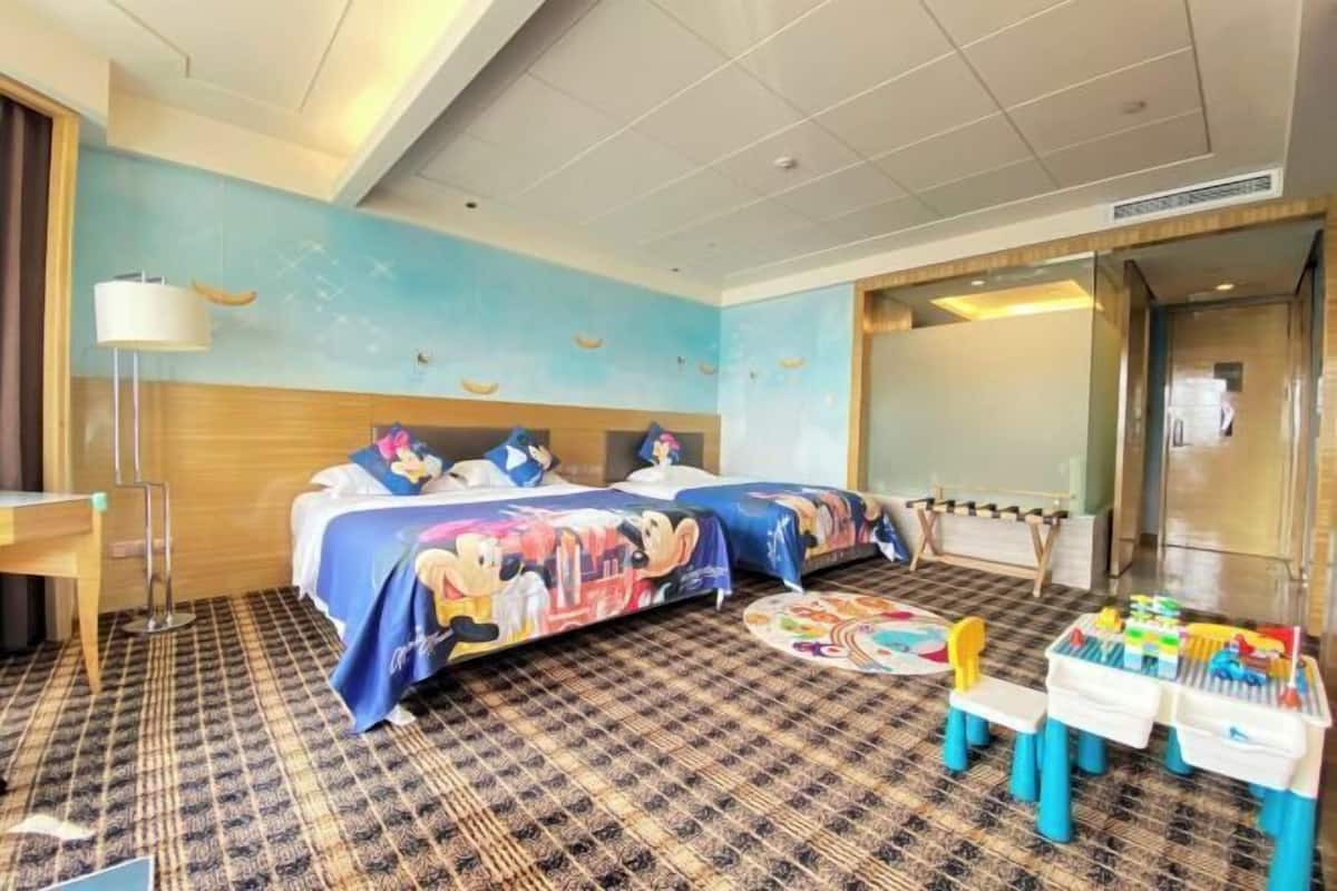 Hochwertige Bettwaren, Daunenbettdecken, Minibar, Zimmersafe