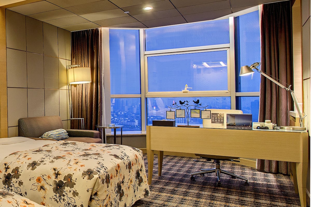 deluxe double or twin room, 1 bedroom, river view | premium bedding, down duvets, minibar, in-room safe