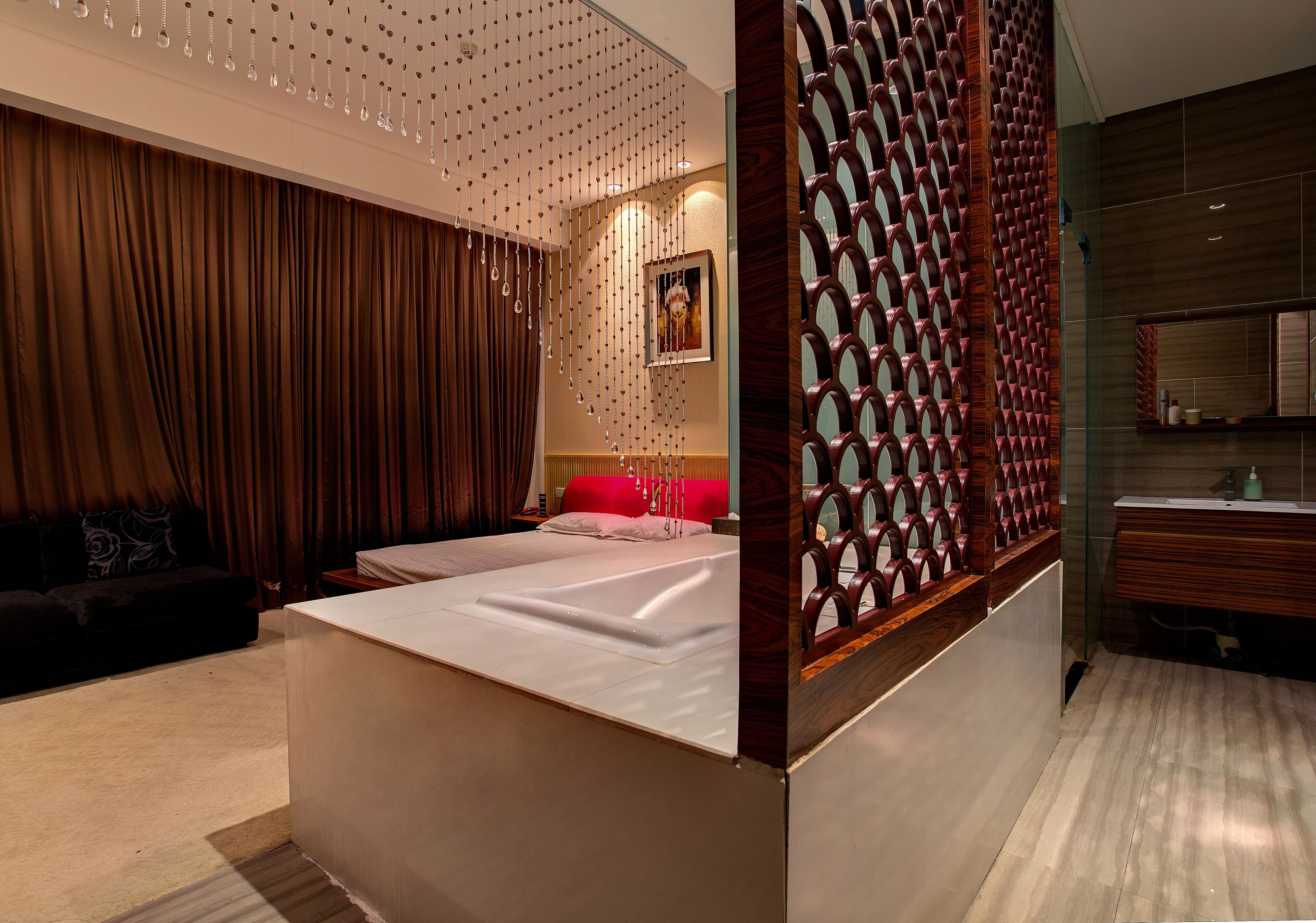 couples treatment room(s), sauna, hot tub, body treatments, body scrubs