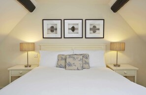 办公桌、熨斗/熨板、免费 WiFi、床单