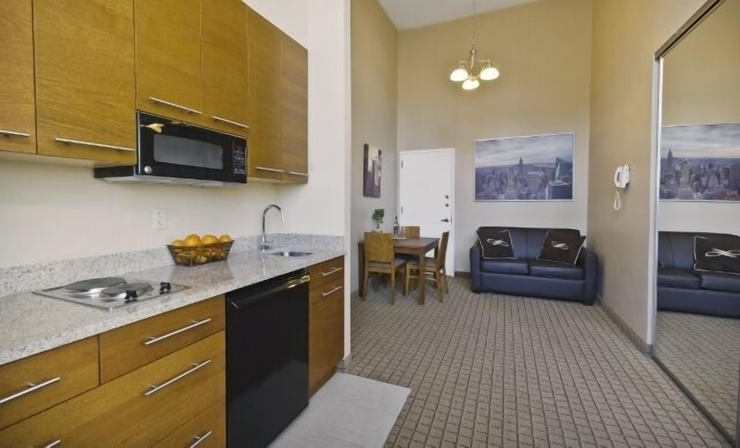 Photo - Pointe Plaza Hotel