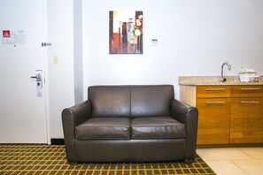 Twin Suite | Living area